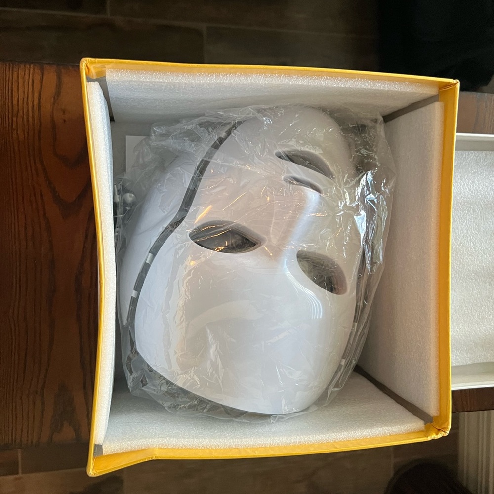 New never used LED face mask